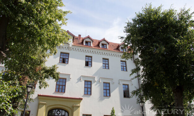 Zamek krzyżacki w Rynie i przystań. Widok z lotu ptaka – Film