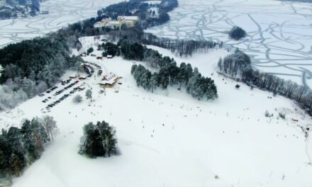 Góra Czterech Wiatrów w Mrągowie – zimowa atrakcja na Mazurach, która naprawdę działa!