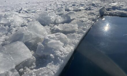 Wytrzymałość lodu na Mazurach – grubość lodu i bezpieczeństwo